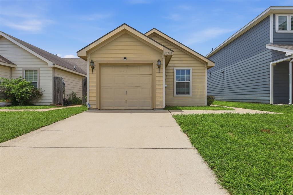 10716 Wild Oak Drive Property Photo 1