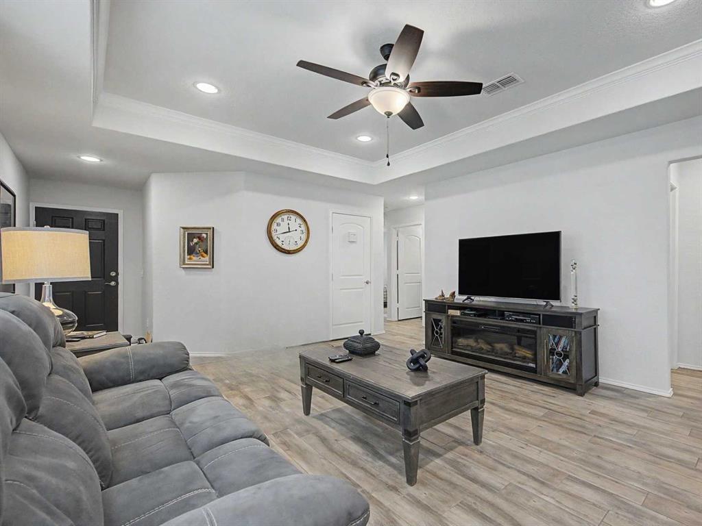 6993 Hickory Creek Drive Property Photo 6