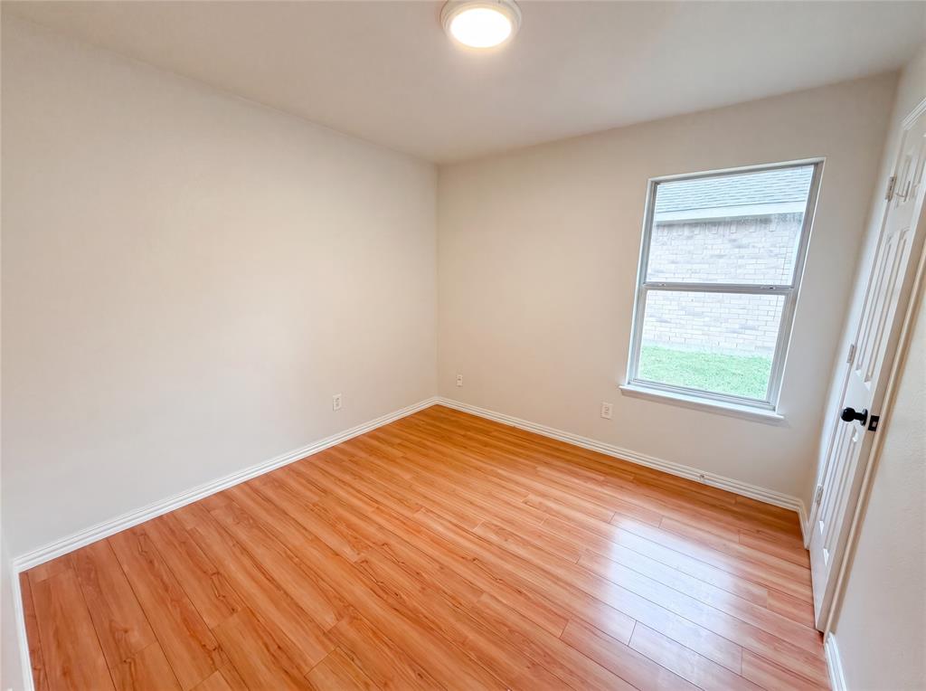 111 Forest Park Lane Property Photo 4