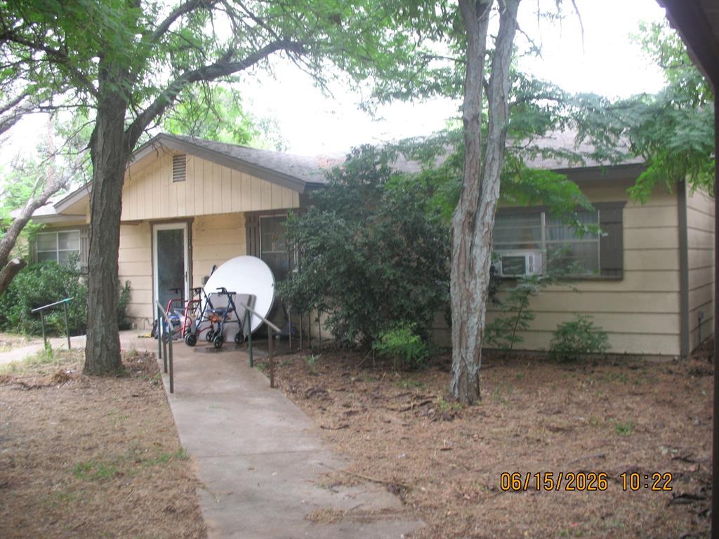 214 Southwest Drive Property Photo 1