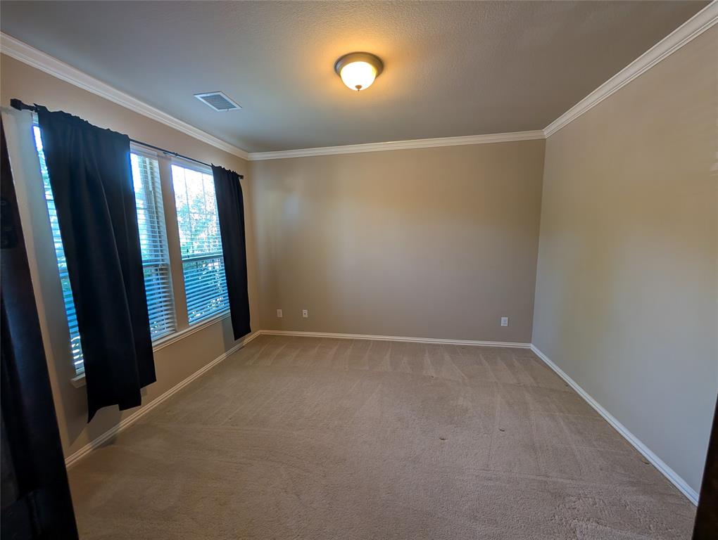 591 Deverson Drive Property Photo 3