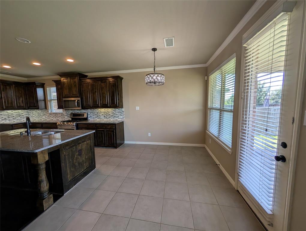 591 Deverson Drive Property Photo 8