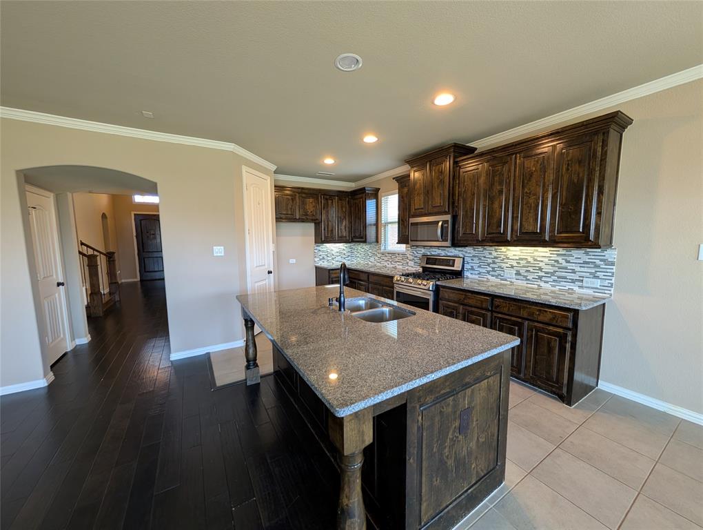591 Deverson Drive Property Photo 9