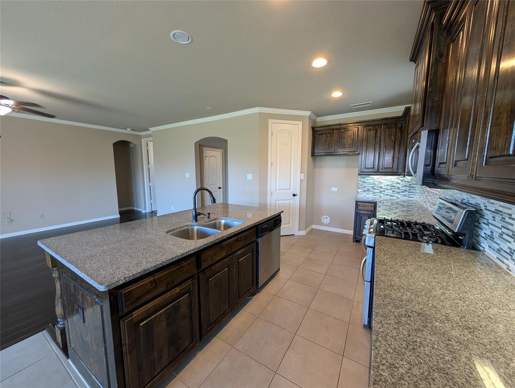 591 Deverson Drive Property Photo 10
