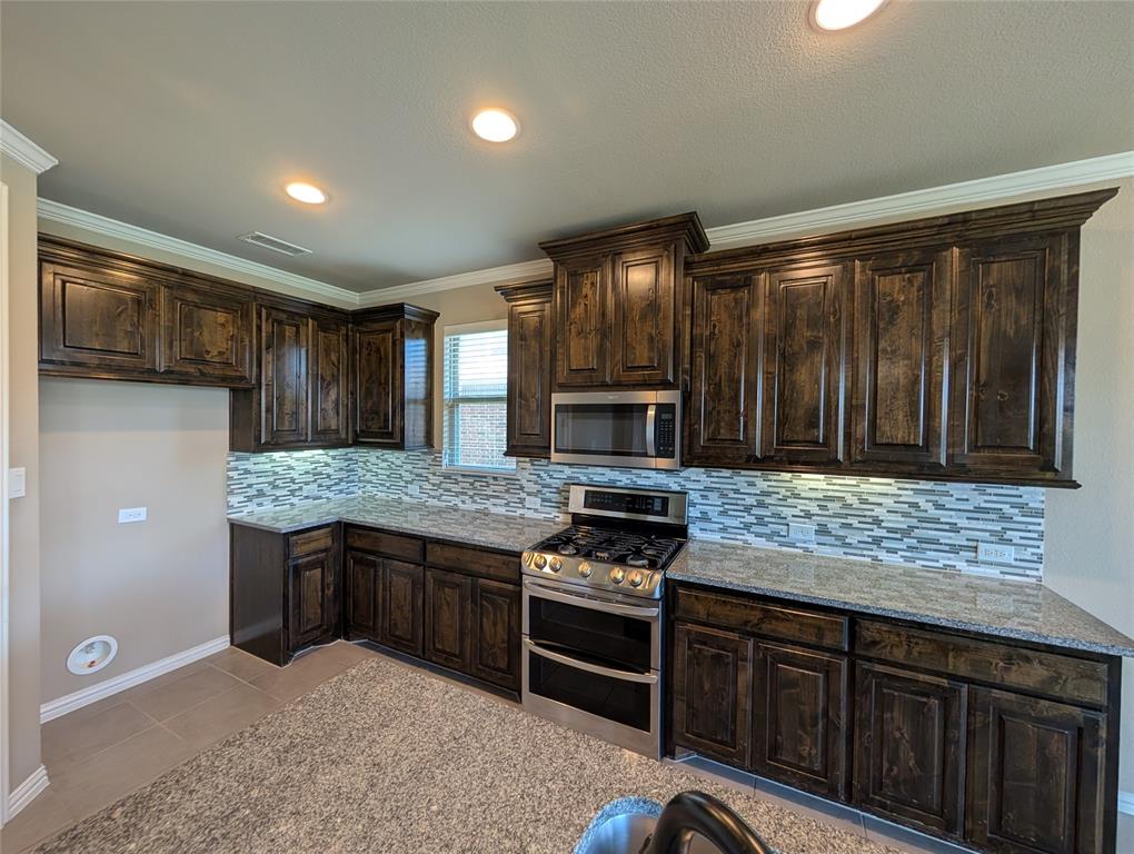 591 Deverson Drive Property Photo 11