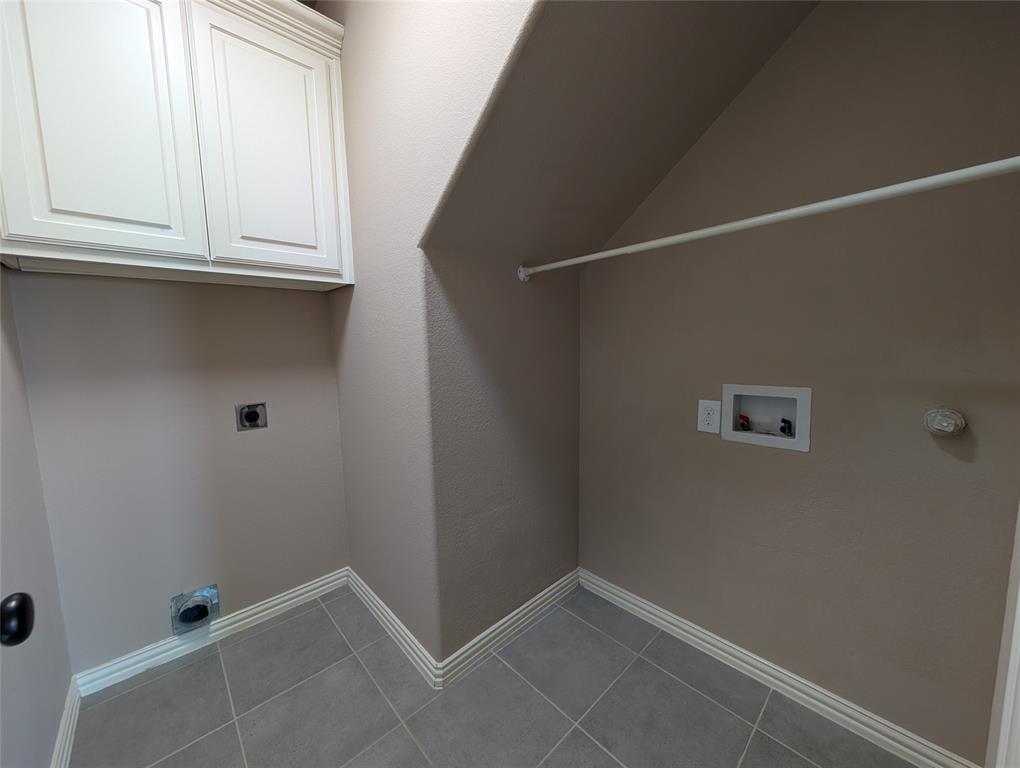 591 Deverson Drive Property Photo 25