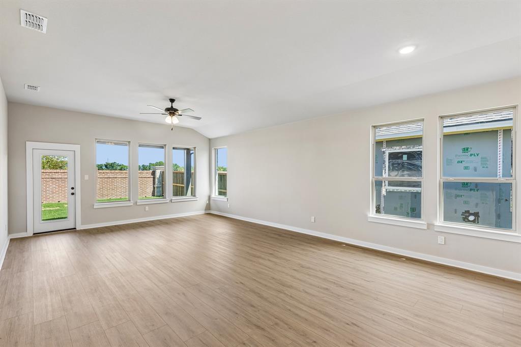 4740 Farmers Drive Property Photo 10