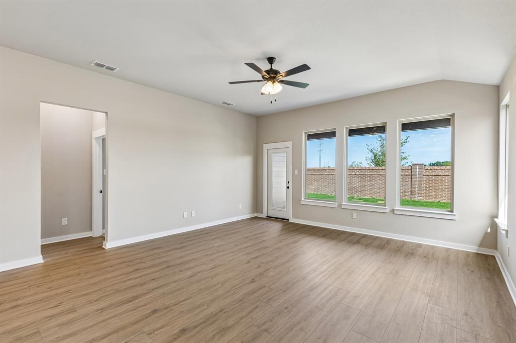 4740 Farmers Drive Property Photo 11