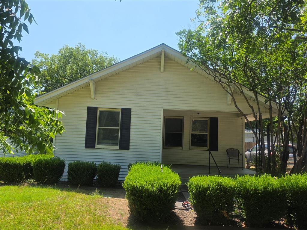 922 Plum Street Property Photo 2