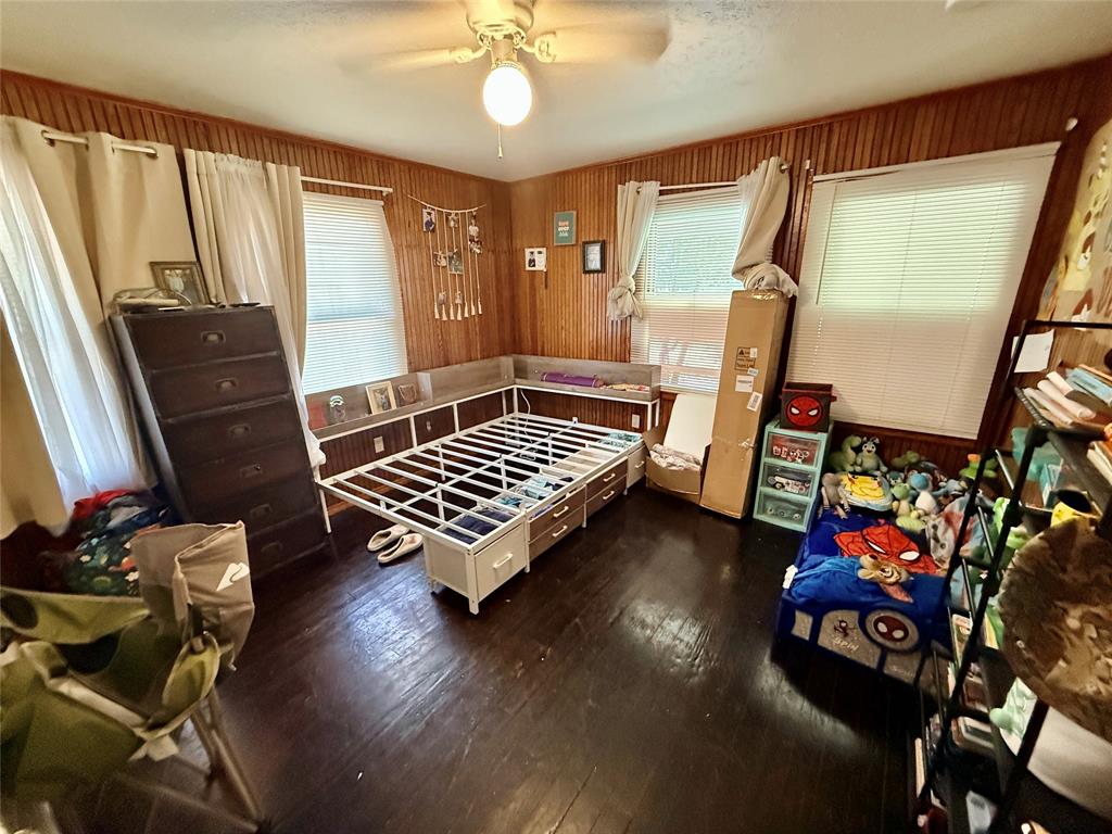 922 Plum Street Property Photo 5