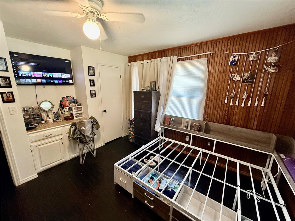 922 Plum Street Property Photo 6