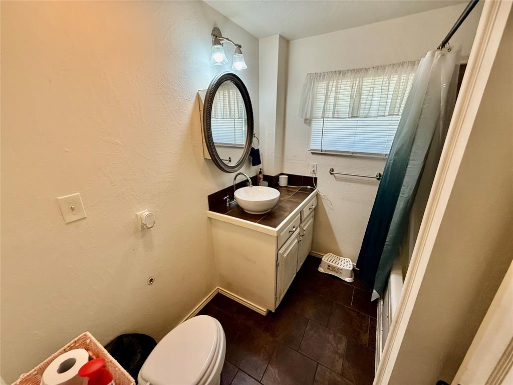 922 Plum Street Property Photo 7