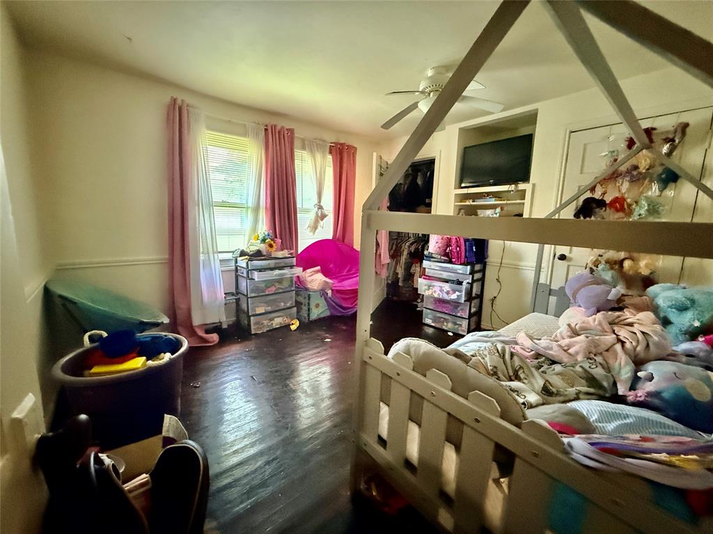 922 Plum Street Property Photo 9