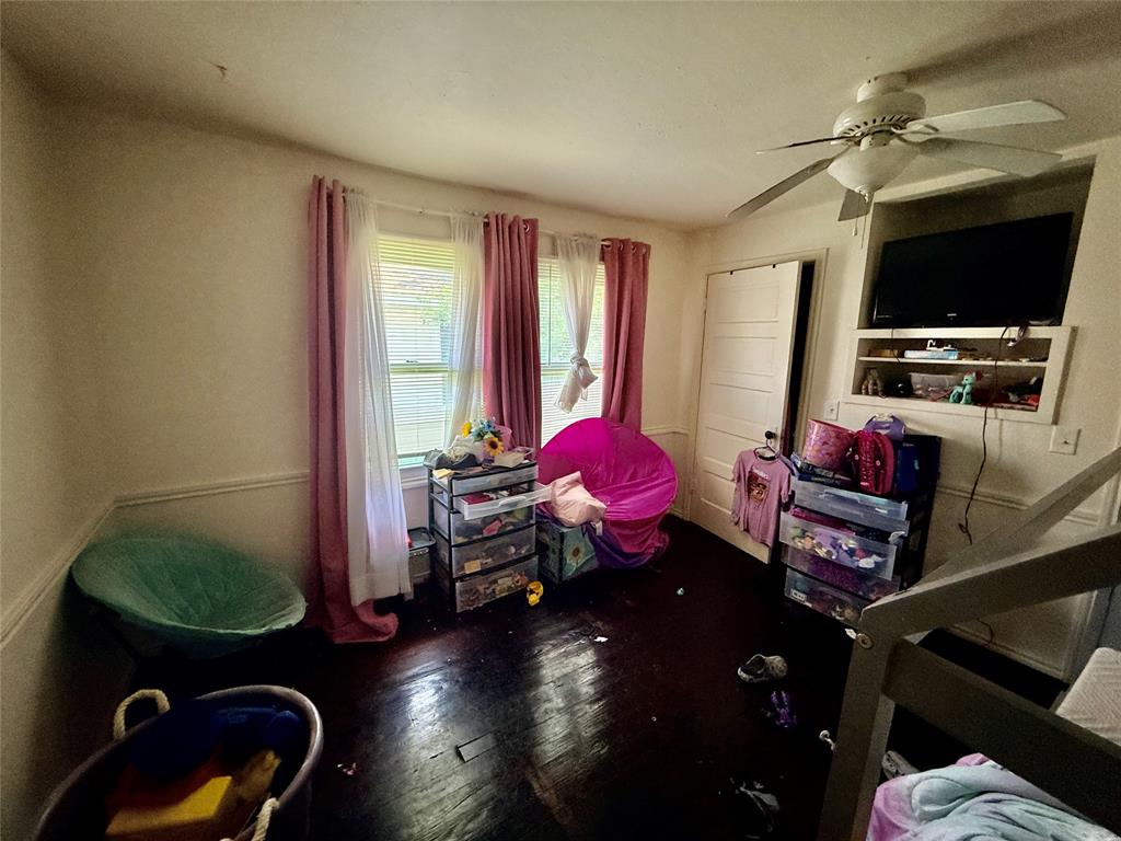 922 Plum Street Property Photo 10