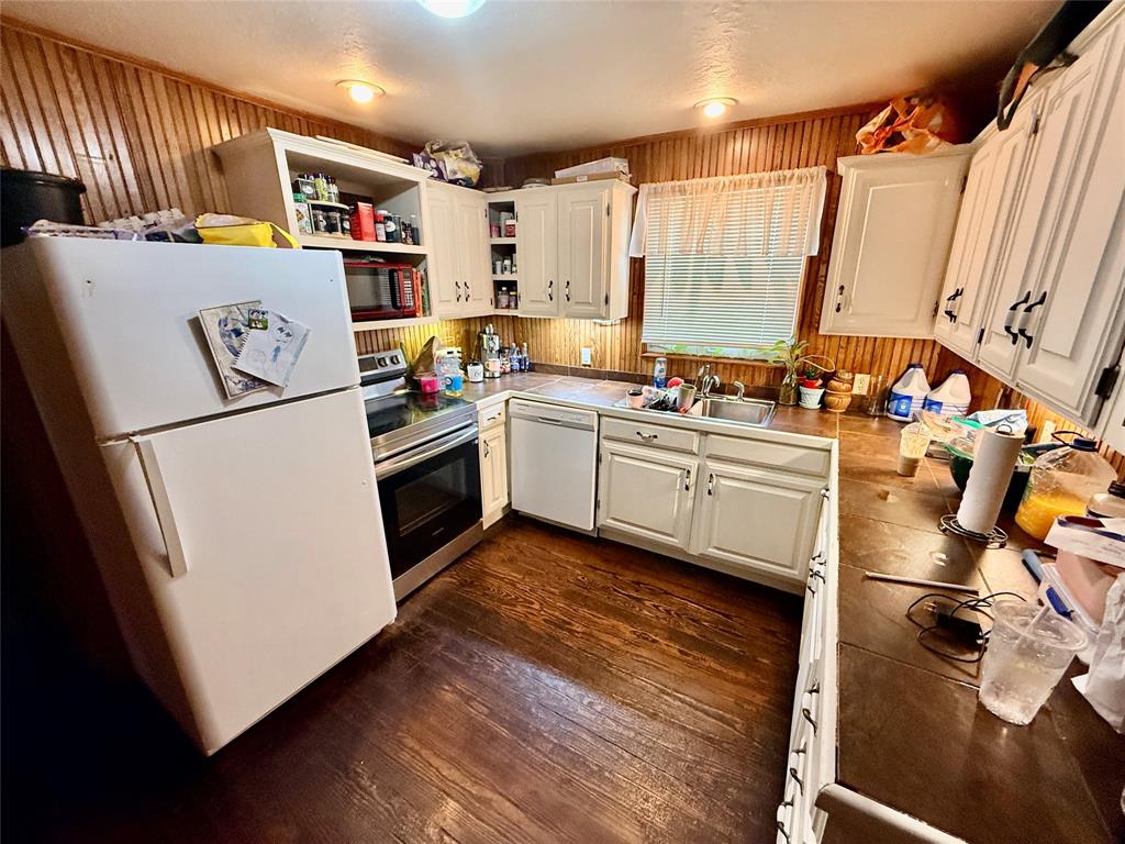 922 Plum Street Property Photo 11