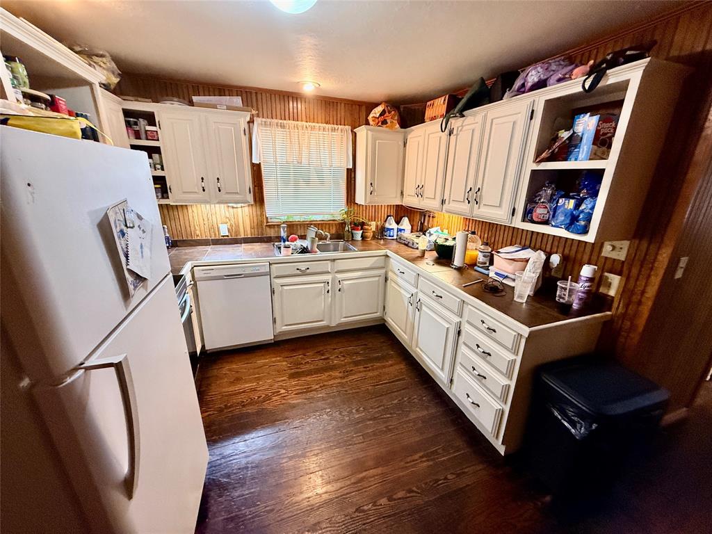 922 Plum Street Property Photo 12