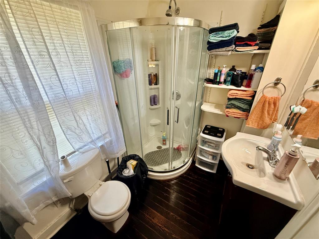 922 Plum Street Property Photo 13