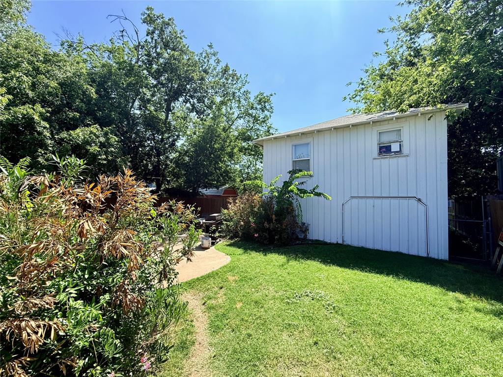 922 Plum Street Property Photo 26