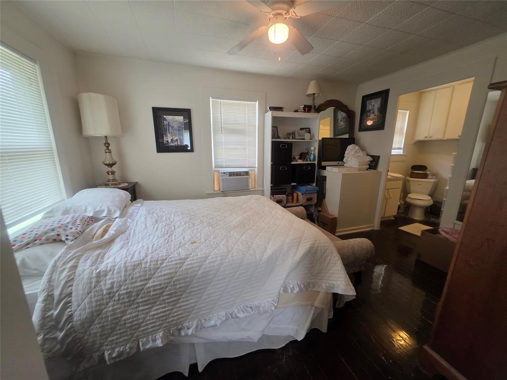 922 Plum Street Property Photo 32