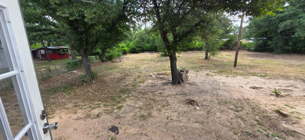 809 Greenbriar Drive Property Photo 4