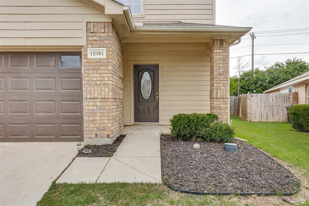 12161 Thicket Bend Drive Property Photo 2