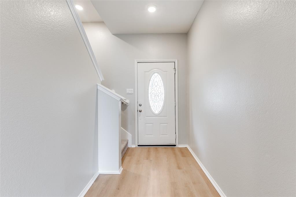 12161 Thicket Bend Drive Property Photo 3