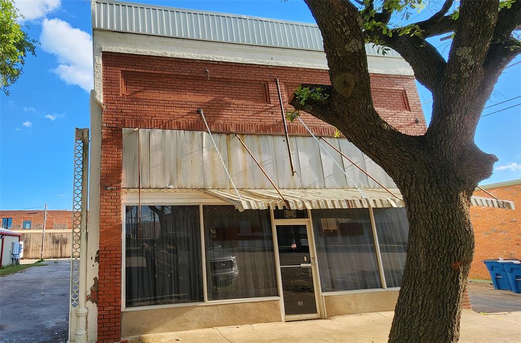 108 E Commerce Property Photo 1