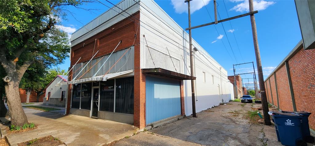 108 E Commerce Property Photo 2