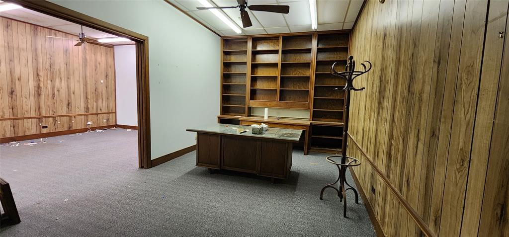 108 E Commerce Property Photo 12