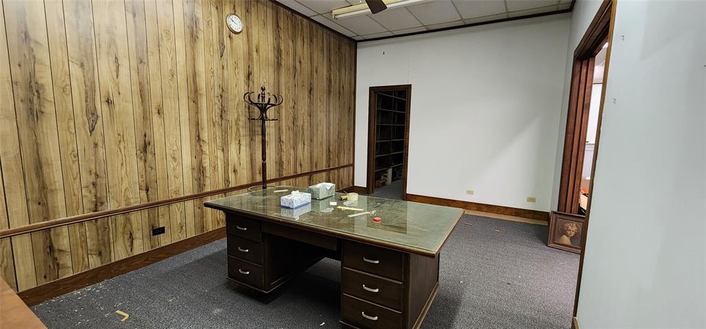 108 E Commerce Property Photo 14