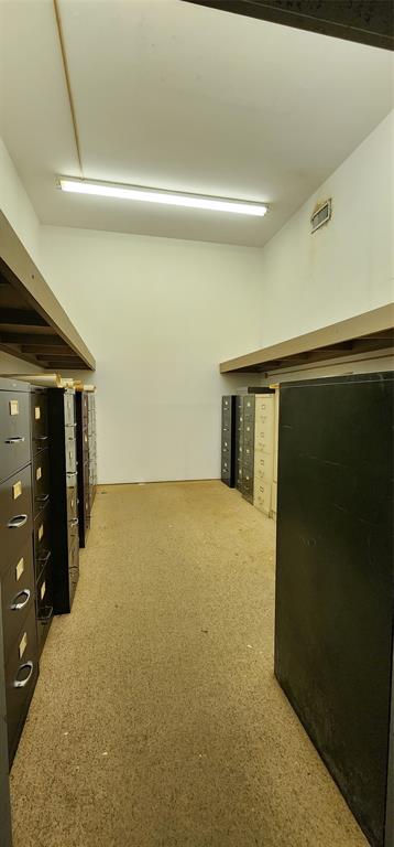 108 E Commerce Property Photo 16