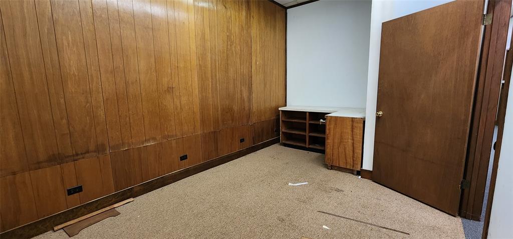 108 E Commerce Property Photo 19