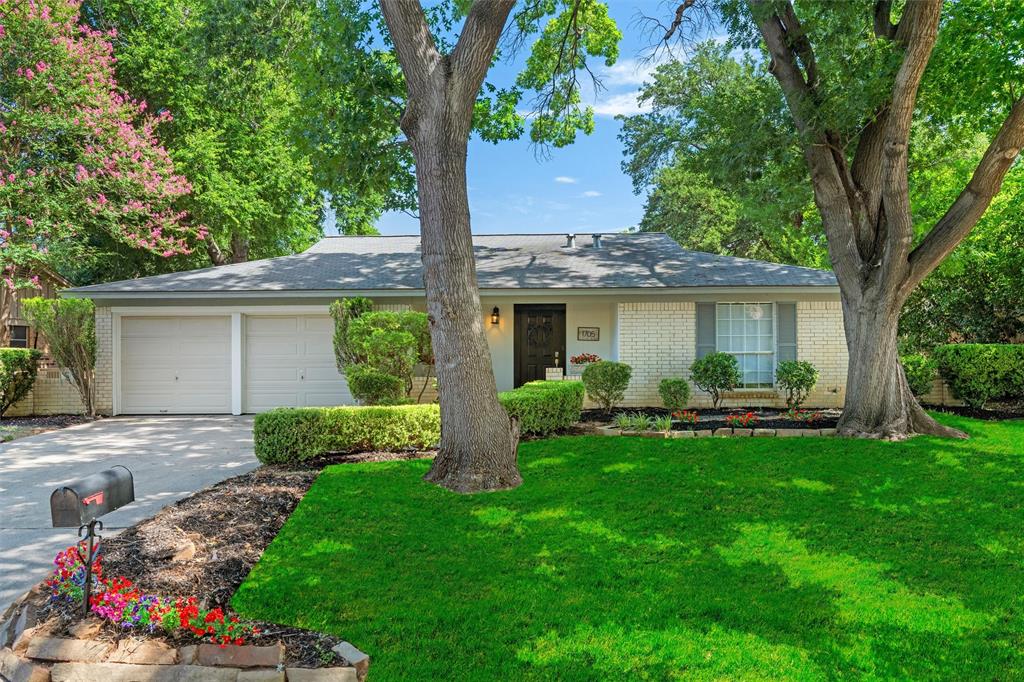 1705 Manchester Drive Property Photo 3