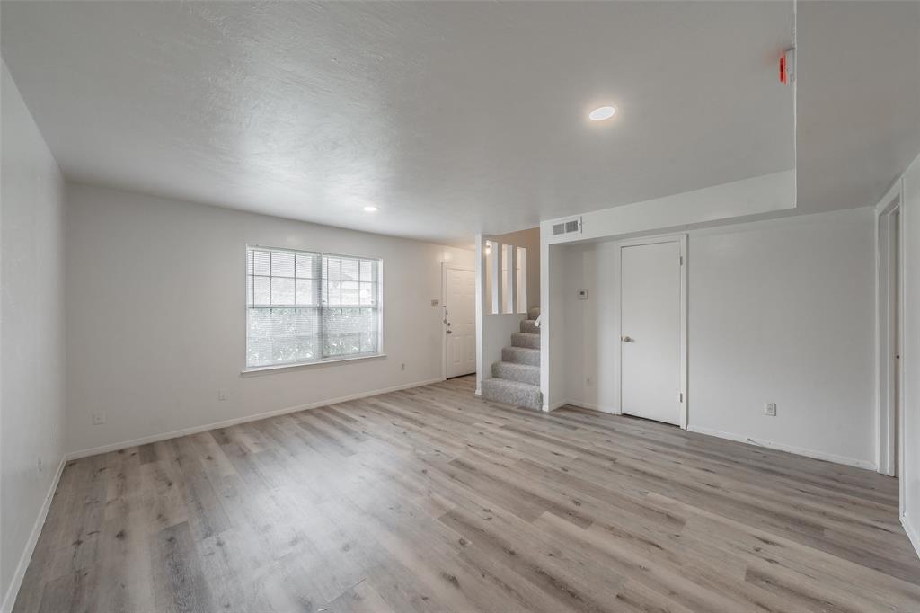 1821 Ridgeview Street Property Photo 2
