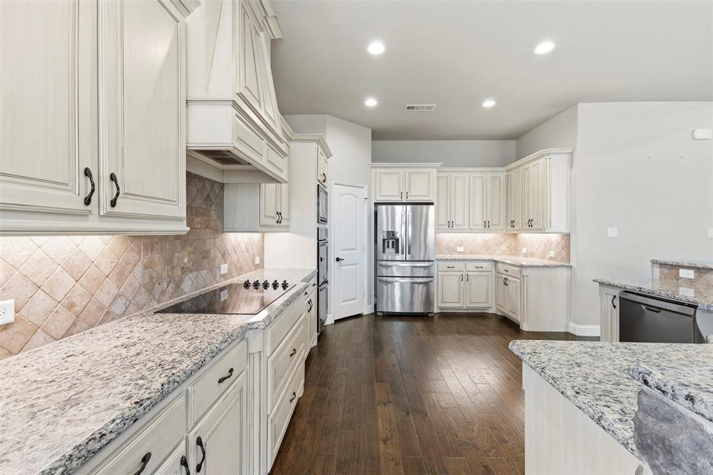 421 Summer Grove Drive Property Photo 4