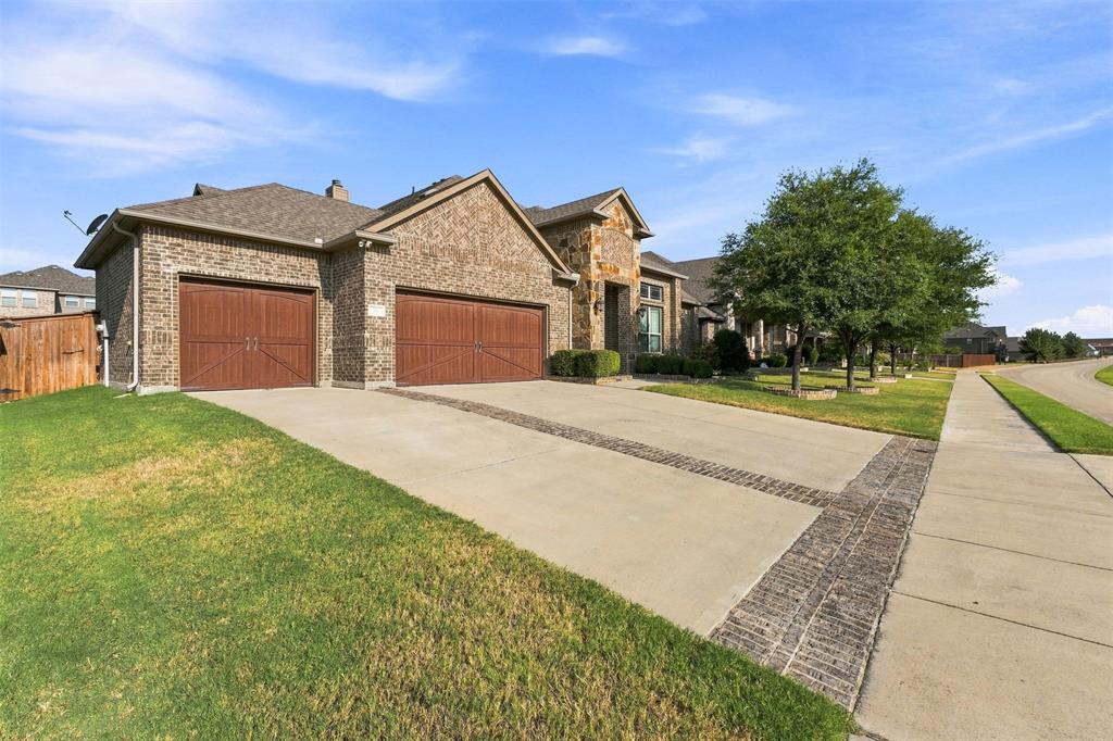 421 Summer Grove Drive Property Photo 8