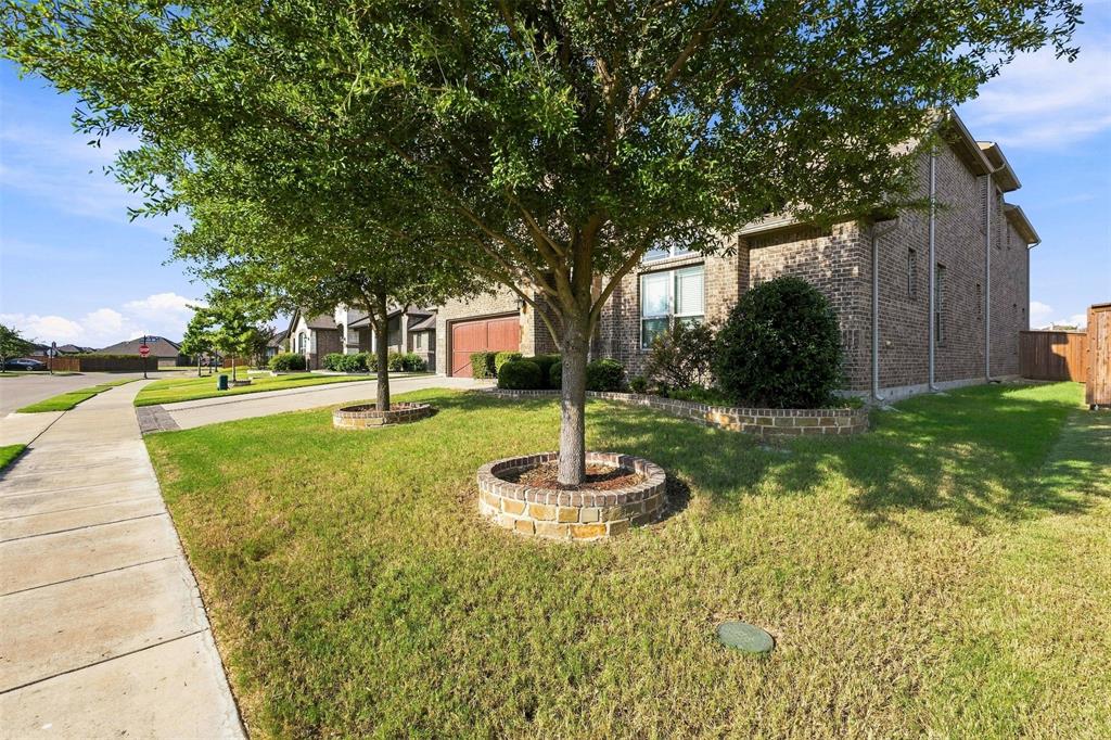 421 Summer Grove Drive Property Photo 11