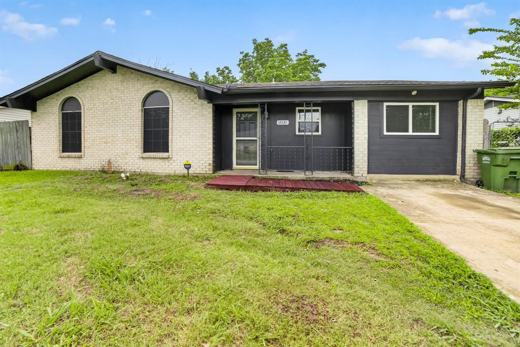15131 Oakwood Lane Property Photo 2