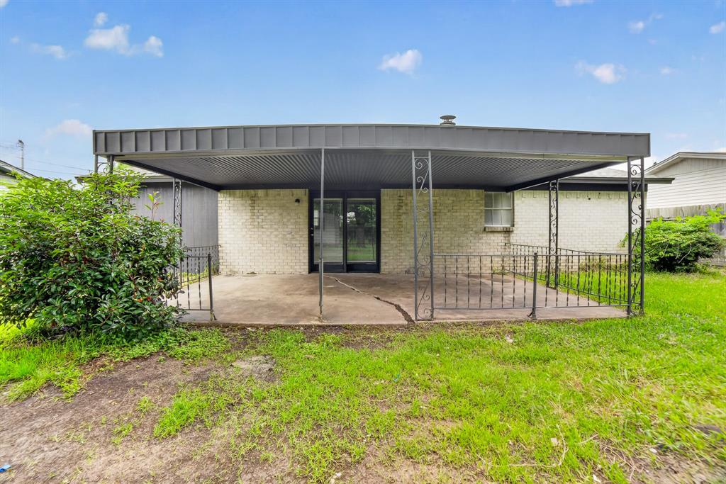 15131 Oakwood Lane Property Photo 3