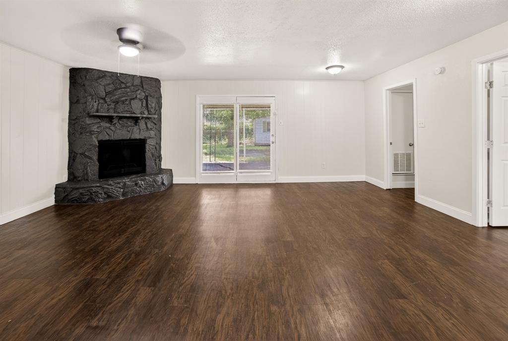15131 Oakwood Lane Property Photo 6