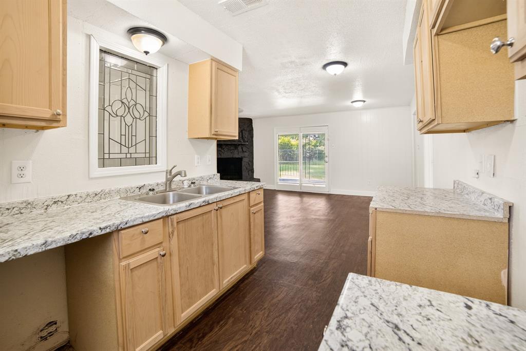 15131 Oakwood Lane Property Photo 8