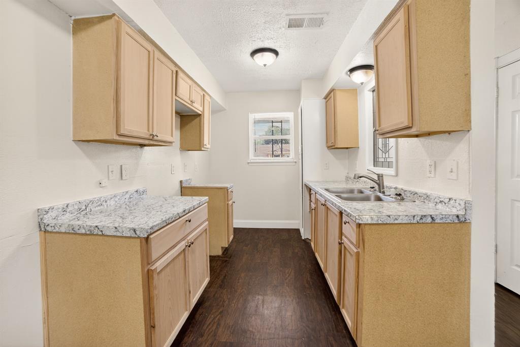 15131 Oakwood Lane Property Photo 9