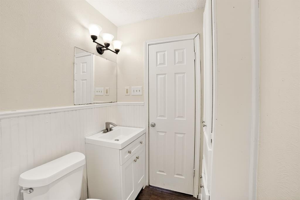 15131 Oakwood Lane Property Photo 10