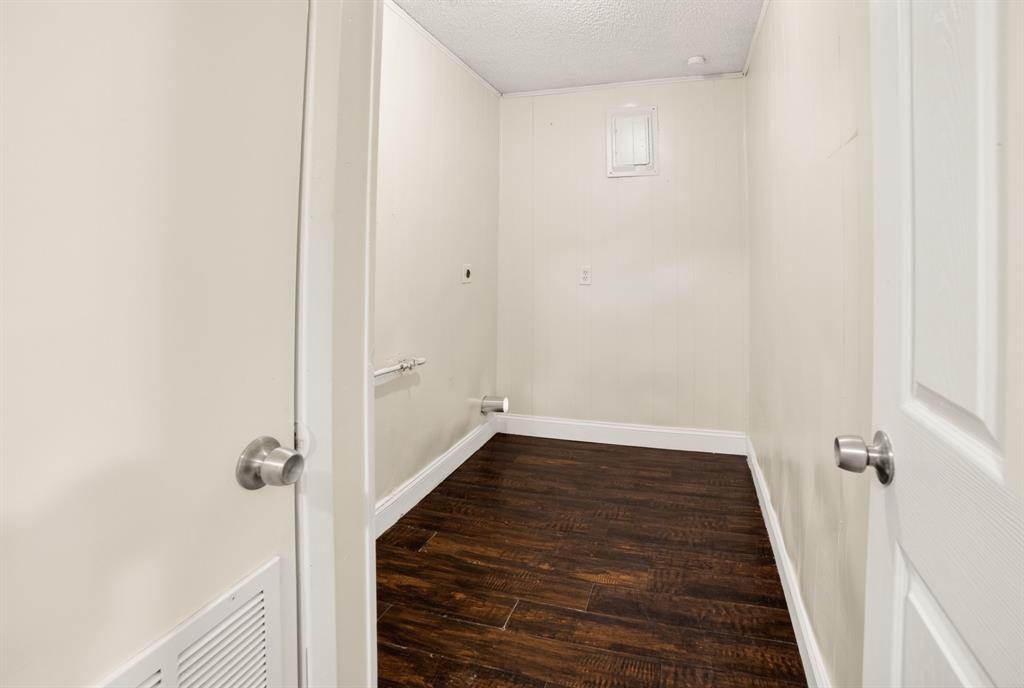 15131 Oakwood Lane Property Photo 17