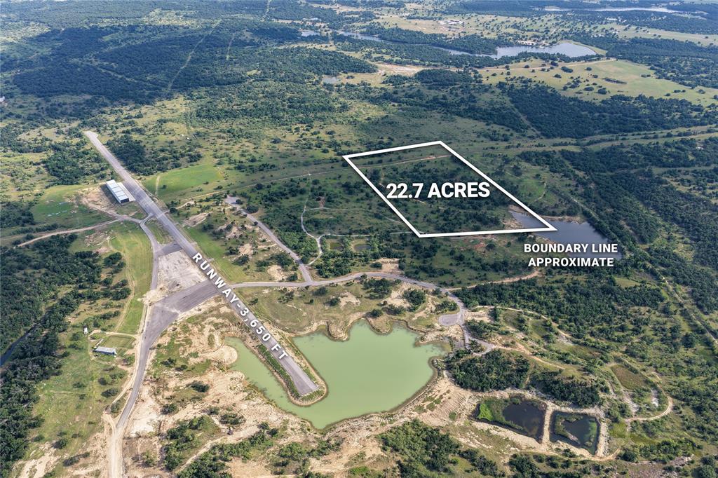 000 Runway Ct. Property Photo 2