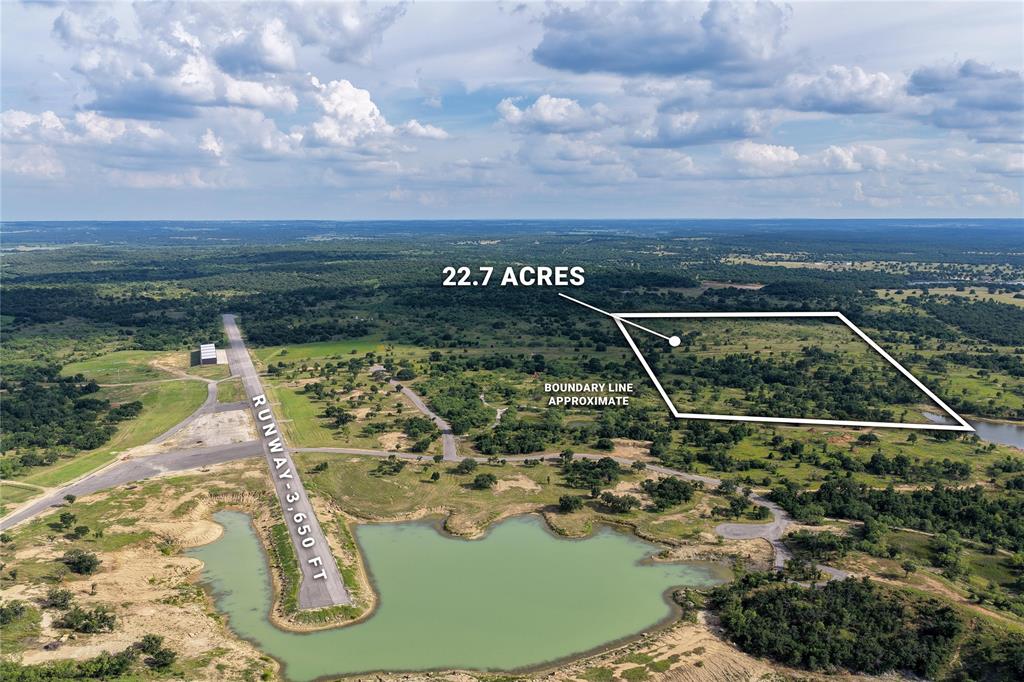 000 Runway Ct. Property Photo 3