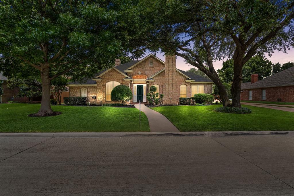 308 Southridge Lakes Parkway Property Photo 1