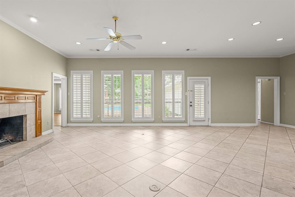 308 Southridge Lakes Parkway Property Photo 12