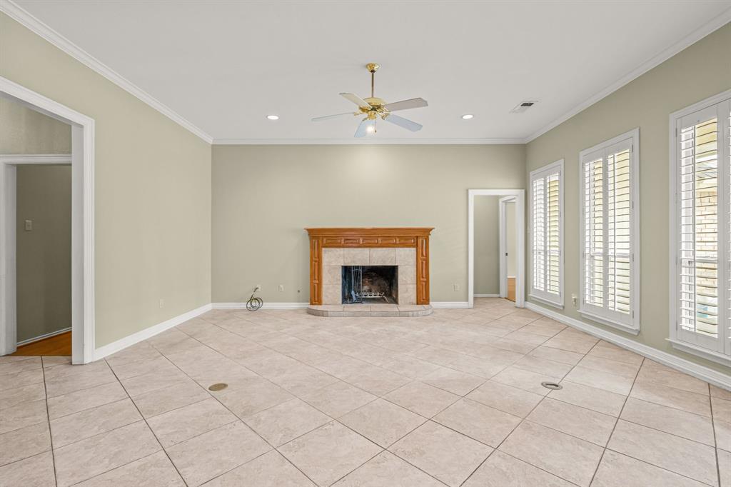 308 Southridge Lakes Parkway Property Photo 13