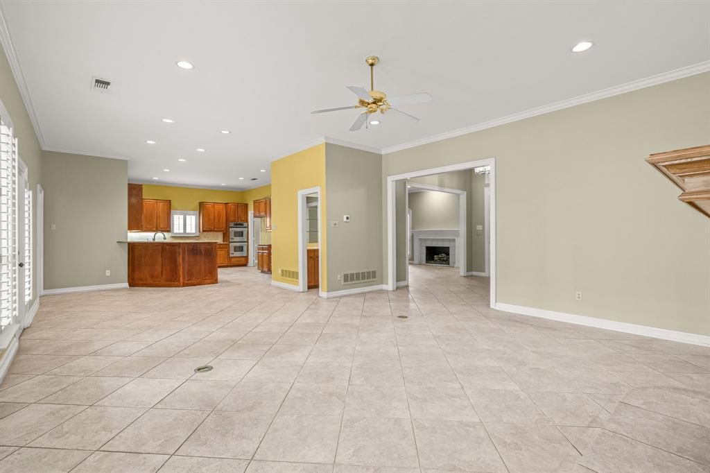 308 Southridge Lakes Parkway Property Photo 16